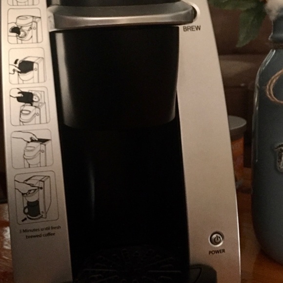 Keurig coffee maker - Picture 2 of 4